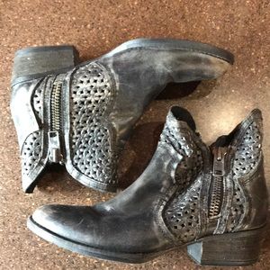 Circle G Grey/black distressed cut out ankle boot